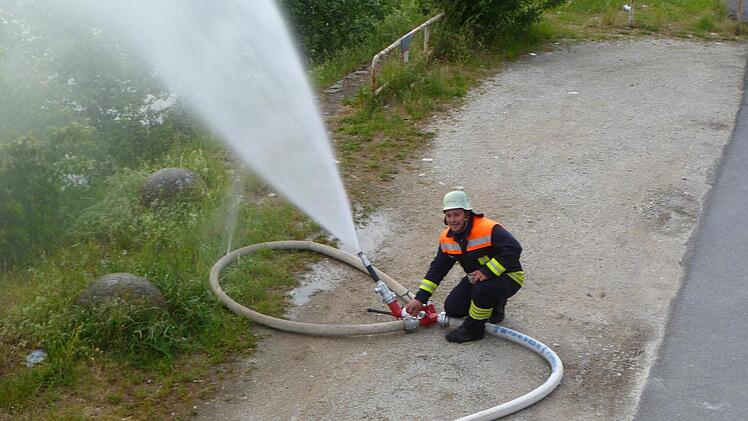 Die Mitglieder der Bammersdorfer Feuerwehr üben regelmäßig, um im Einsatz auf alle Eventualitäten vorbereitet zu sein. Fotos:: FFW Bammersdorf