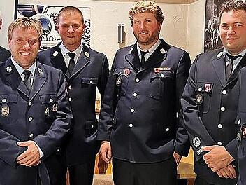 Markus Holhut tritt die Nachfolge von Dominik Pühlhorn als Vorsitzender des Feuerwehrvereins Wirsberg an. Von links Bürgermeister Jochen Trier, stellvertretender Kommandant Andreas Rothert, Kreisbrandrat Thomas Hoffmann, Kommandant Fabian Hoffmann...