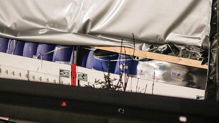 LKW Unfall mit Gefahrgutaustritt auf der A9 bei Hof-West