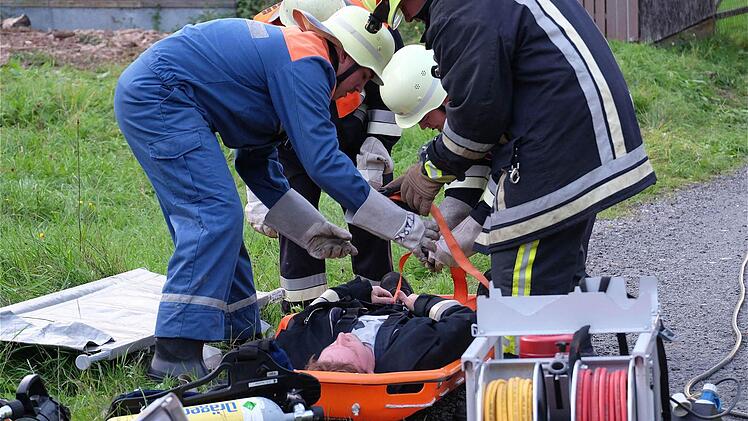 Eindrücke von der Feuerwehrübung in Sulzthal. Foto: Gerd Schaar