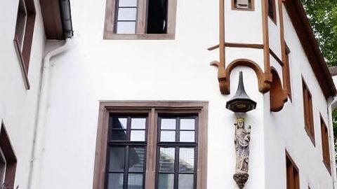 Medienrevolution damals: Von Johannes Gutenberg, dem Erfinder des Buchdruckes, ist kaum ein bauliches Zeugnis geblieben. Bis auf Teile des spätgotischen Patrizierhauses "Zum Korb" in Mainz, in dem sich eine der ersten Druckwerkstätten der Welt befand.  Foto: Verlag/Klaus Lutterbüse