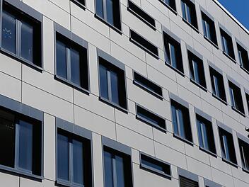 Bick auf die Fassade des alten Kreiswehrersatzamtes in Bamberg Foto: Matthias Hoch