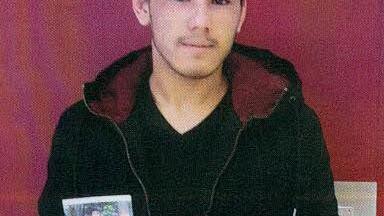 20 Euro überreichte das Afghane Gulhamads Dosti als Hilfe für Alexander Raj Roi, einem Jungen, der in den Slums in Kalkutta lebt. Foto: Martina Rottmann