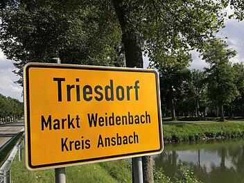 Jens Korn und Hans Rebhan schauten sich gemeinsam die Außenstelle der Hochschule Weihenstephan in Triesdorf an. Foto: Jens Korn