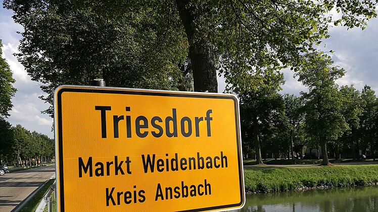 Jens Korn und Hans Rebhan schauten sich gemeinsam die Außenstelle der Hochschule Weihenstephan in Triesdorf an. Foto: Jens Korn