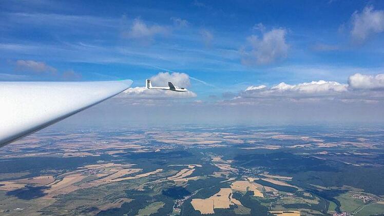 Eine ganz andere Perspektive bietet sich  an Bord eines Segelflugzeugs auf die  bekannten Stellen und Plätze der näheren Heimat.Michael Wunder