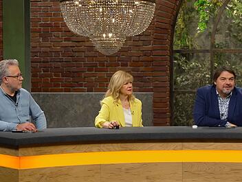 "Bares für Rares"-Händlerin Elke Velten kam mit ihren Händlerkollegen nicht mehr mit, als die sich gegenseitig in Windeseile überboten. In der Freitagsausgabe der ZDF-Trödelshow kam ein Preis zusammen, den sich der Verkäufer nicht hätte erträumen können.