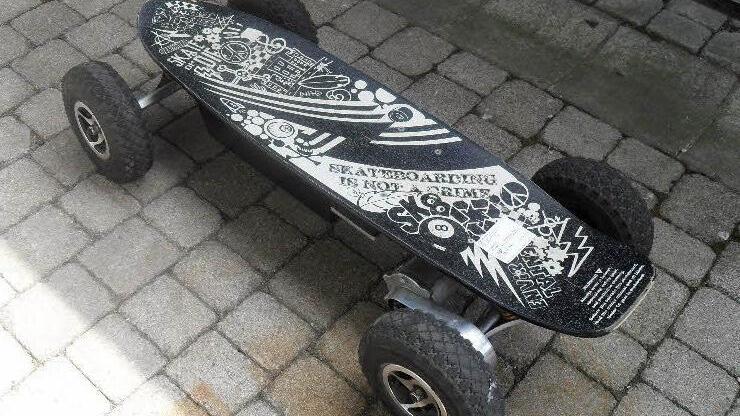 Über 30 Stundenkilometer bringt das Gefährt auf den Tacho.