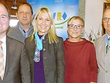 Im Bild von links: Landtagsabgeordneter Michael Hofmann, 3. Bürgermeister Manfred Eckert, Bundestagsabgeordnete Silke Launert, Vizelandrätin Rosi Kraus und CSU-Ortsvorsitzender Hans Heckel Foto: Thomas Weichert