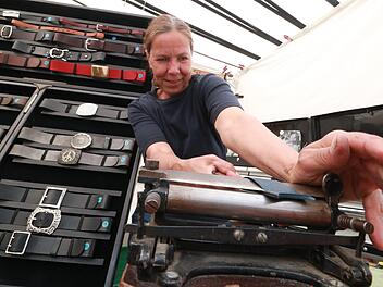 "Ausgefallen - ausgezeichnetes" haben rund 100 Künstler, Handwerker und Designer beim Forchheimer Kunsthandwerkermarkt im Pfalzgraben angeboten. Foto: Josef Hofbauer