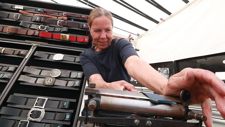 "Ausgefallen - ausgezeichnetes" haben rund 100 Künstler, Handwerker und Designer beim Forchheimer Kunsthandwerkermarkt im Pfalzgraben angeboten. Foto: Josef Hofbauer