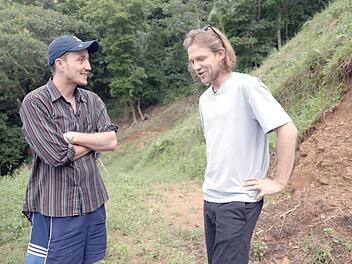 Der ukrainische Bauunternehmer Ivan (rechts) glaubt, "Demokratie ist st&auml;ndige Ver&auml;nderung." Das bedeute "totales Chaos f&uuml;r Business, Investitionen und so weiter".