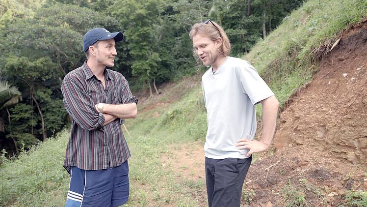 Der ukrainische Bauunternehmer Ivan (rechts) glaubt, "Demokratie ist st&auml;ndige Ver&auml;nderung." Das bedeute "totales Chaos f&uuml;r Business, Investitionen und so weiter".
