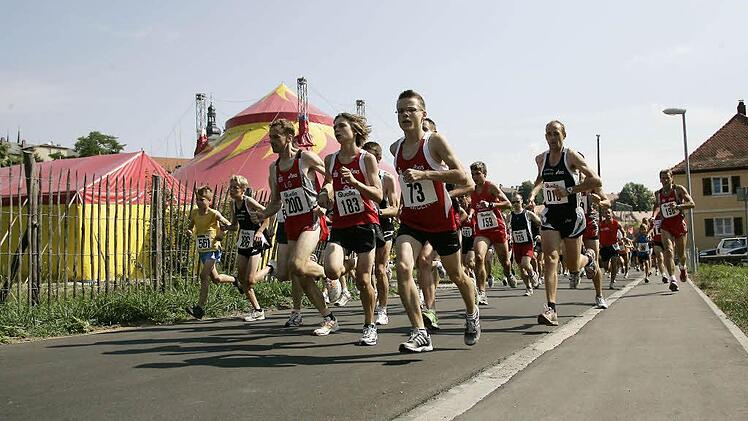 Teilnehmer 2008 kurz nach dem Start im Bamberger Teufelsgraben  Foto: sportpress