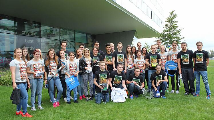 Insgesamt 33 junge Menschen sind gestern bei Adidas ins Berufsleben gestartet. Foto: privat