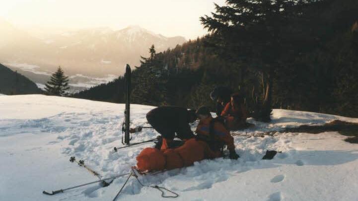 Übung zur Winterrettung Foto: Bergwacht