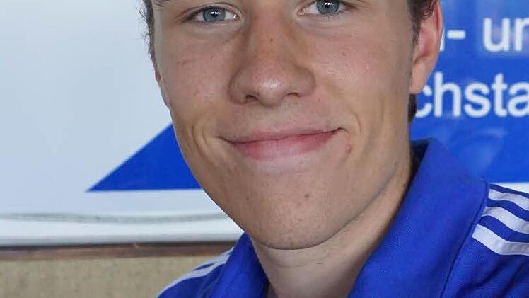 Maximilian Jeromin (21): "Es wird neue gepflegte Umkleiden und Duschen geben, was für mich als Sportler besonders wichtig ist", erklärt Maximilian Jeromin. Er spielt seit zwei Jahren Fußball im TSV und freut sich auf den Neubau, in dem man sich beim Training wohlfühlen kann. "Ich hoffe, dass neue Sportler angelockt werden. Bei uns ist jeder willkommen."