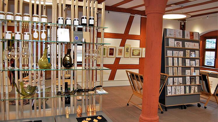 Blick in den Regional- und Kunstshop im ersten Obergeschoss.  Sigismund von Dobschütz