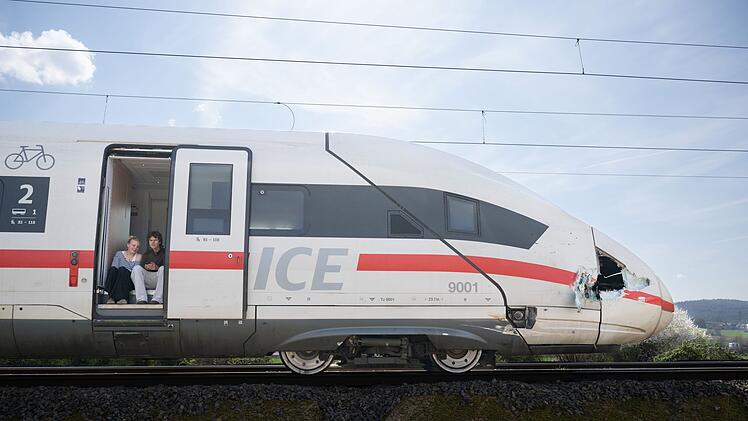 Baggerfahrer bei ICE-Unfall nahe Gelnhausen verletzt