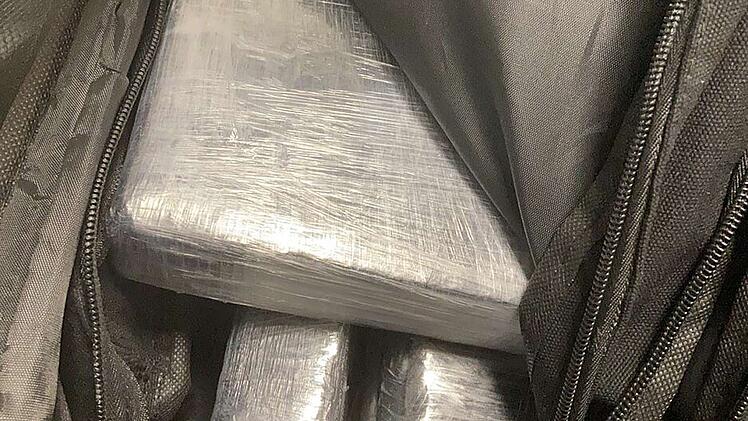 Riesige Menge Kokain am Flughafen N&uuml;rnberg zur&uuml;ckgelassen