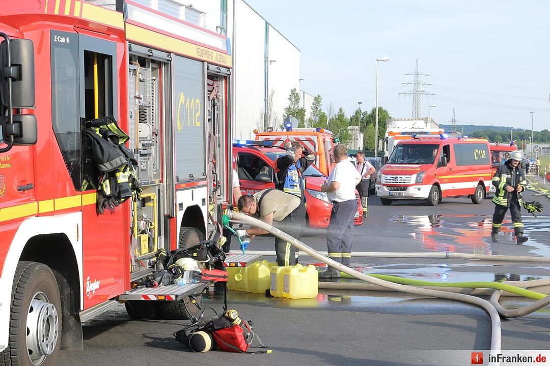 Feuer in Industriebetrieb in Alzenau – Schaulustige behindern Feuerwehr