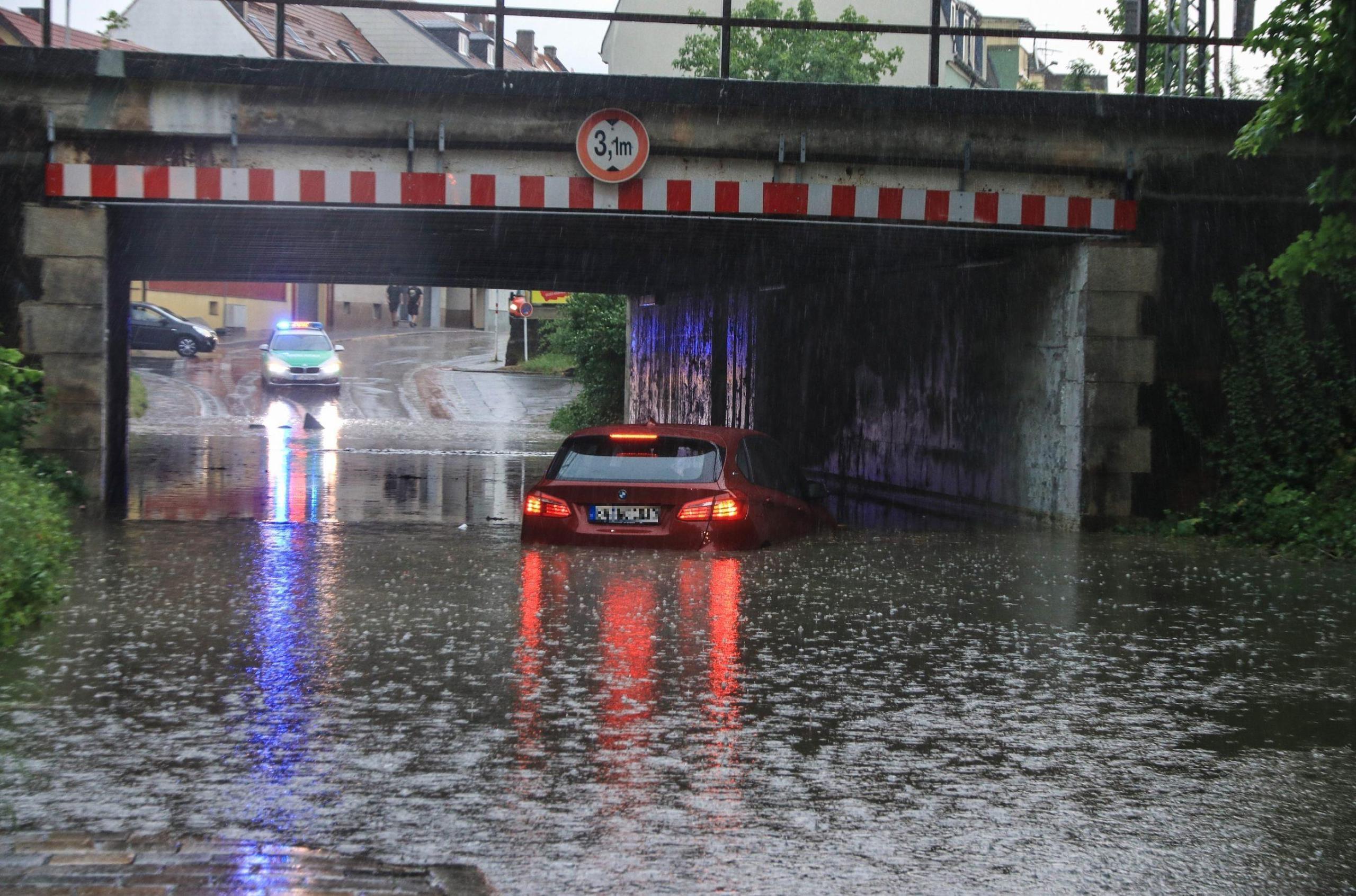 Unwetter in Bamberg: Mann musste aus überschwemmter Unterführung gerettet werden