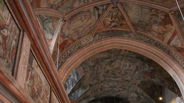Für eine protestantische Kirche prächtig bemalt ist die Decke der Pressecker Dreifaltigkeitskirche. Die gesamte Konstruktion des Deckengewölbes mit noch originalen Malereien aus dem Jahr 1648 muss stabilisiert und abgesichert werden.Klaus Klaschka