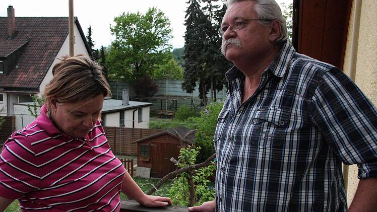 Auch Barbara und Hans Gradel leben mit dem Lärm der A73. Fotos: Nikolas Pelke