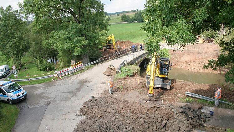 Blick auf die Eselsbrücke mit den Bergungsarbeiten. Foto: Michael Stelzner