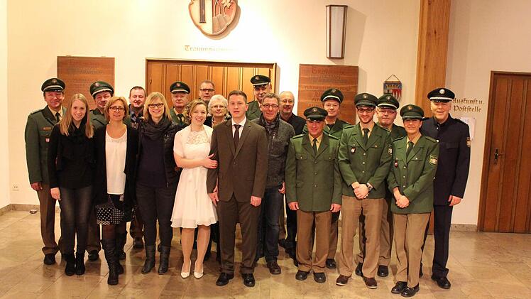 Hochzeit an Heiligabend: Viele Polizisten standen Spalier für Annett und Kay Bohmann. Foto: privat