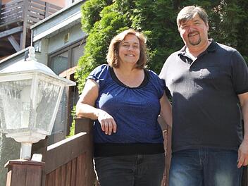 Markus und Liz Brandt leiten das Kanada Haus im Staatsbad Brückenau. Sie ist Kanadierin, er Deutscher. Foto: Ulrike Müller