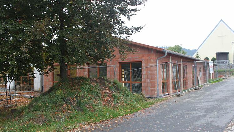 Eine Kinderkrippe wird an die "Villa Kunterbunt" angebaut. Foto: Veronika Schadeck