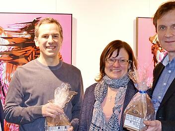 Bei der Vernissage (von links): Bürgermeister Michael Karmann, José Salinas, Museumsleiterin Tanja Roppelt und Gerhard Schlötzer, Vorsitzender des Berufsverbands Bildender Künstlern Oberfranken Foto: Spörlein