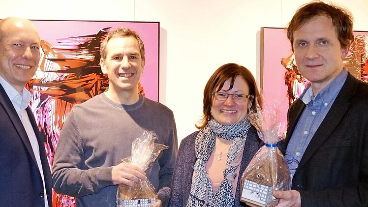 Bei der Vernissage (von links): Bürgermeister Michael Karmann, José Salinas, Museumsleiterin Tanja Roppelt und Gerhard Schlötzer, Vorsitzender des Berufsverbands Bildender Künstlern Oberfranken Foto: Spörlein
