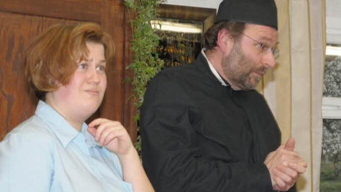 2009 spielte die Jungh&ouml;fer Dorfb&uuml;hne ,Hochw&uuml;rden auf der Flucht&lsquo; - Norbert Weiglein als Pfarrer mit seiner Haush&auml;lterin, gespielt von Sonja Helas.