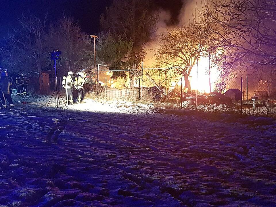 Tragödie in Mittelfranken: 56-Jähriger und seine zwei Hunde sterben bei Feuer in Gartenlaube