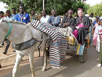 Mit der senegalesischen Partnerdi&ouml;zese Thi&egrave;s besteht ein lebhafter Austausch. Viele pers&ouml;nliche Begegnungen finden in Franken und im Senegal statt. Im Februar f&uuml;hrt wieder eine Reise in den Senegal. Foto: Archiv, Kr&uuml;ger-Hundrup
