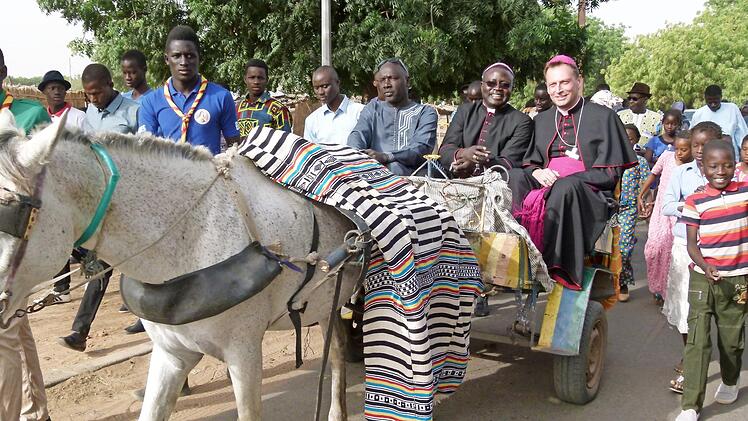 Mit der senegalesischen Partnerdi&ouml;zese Thi&egrave;s besteht ein lebhafter Austausch. Viele pers&ouml;nliche Begegnungen finden in Franken und im Senegal statt. Im Februar f&uuml;hrt wieder eine Reise in den Senegal. Foto: Archiv, Kr&uuml;ger-Hundrup