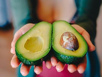 Auch wenn sie viele Vorzüge wie Vitamine, Mineralien und Ballaststoffe haben: So manches Obst und Gemüse lässt Abnehmwillige in die Kalorienfalle tappen. Foto: coyot/pixabay.com