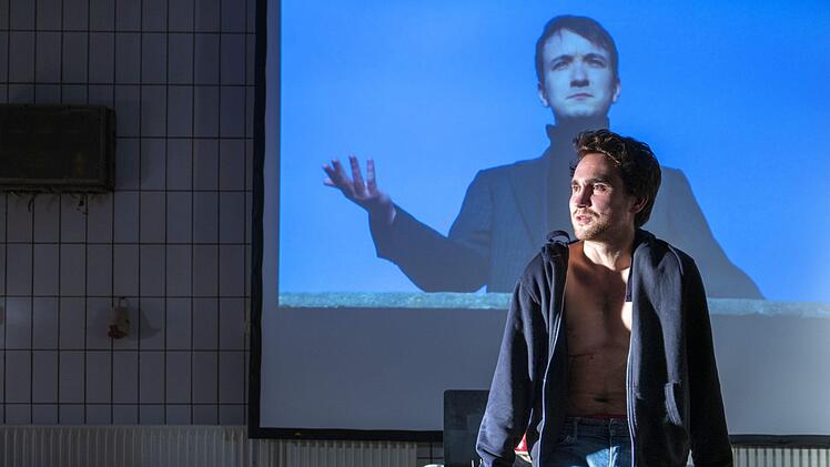 Szene aus "Der Großinquisitor" im Schlick 29 in CoburgFoto: Simon Geistlinger
