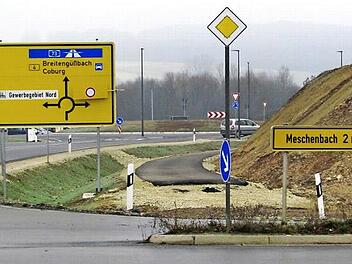 Für den Lärmschutzwall zur Sophienstraße, der 320 Meterlang und vier Meter hoch wird, wurde jetzt die beschränkte Ausschreibung für Bepflanzung und Gestaltung in die Wege geleitet.  Foto: Norbert Karbach