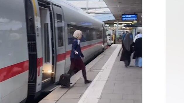 Sixt kontert Bahn-Serie mit Engelke - und löst witziges Wortgefecht aus