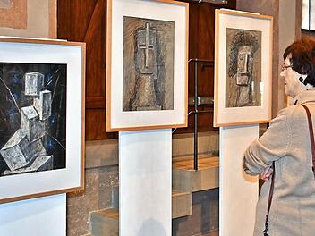 Plastiken, Skulpturen und Bilder stellt der Künstler Willi Grimm derzeit im Kloster Maria Bildhausen aus. Die Vernissage war Auftakt des Jahresprogrammes in der Einrichtung und sehr gut besucht. Fotos: Hanns Friedrich