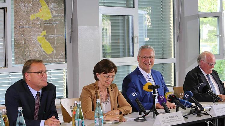 OB Andreas Starke, die Minister Emilia Müller und Joachim Herrmann, Regierungspräsident Wilh. Wenning. Foto: Barbara Herbst