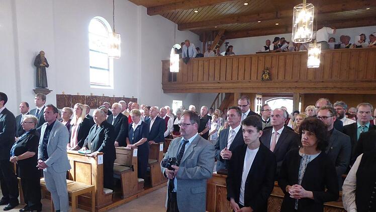 Die voll besetzte Kirche Foto: Heidi Amon