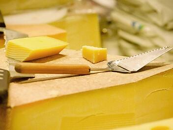 "Ein gr&ouml;&szlig;eres St&uuml;ck vom K&auml;se" - das fordert die Gewerkschaft NGG f&uuml;r die rund 17&nbsp;000 Besch&auml;ftigten in den bayerischen Betrieben der Milchverarbeitung.  Foto: NGG/Tobias Seifert