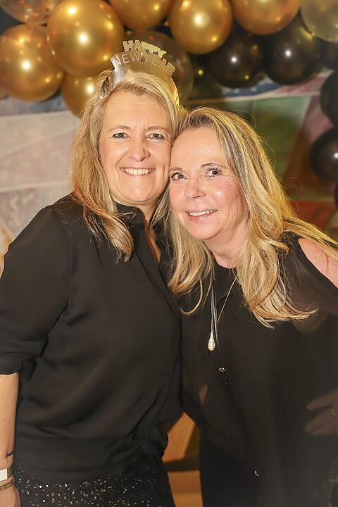 Es wurde in das Jahr 2025 gefeiert.