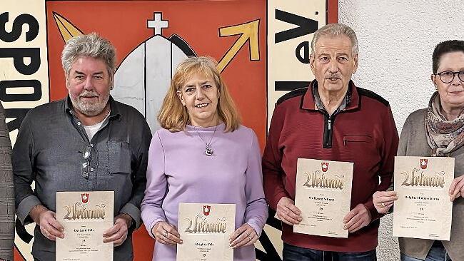 Ehrungen standen beim Sportschützenverein Nüdlingen an: (von links) 1. Vorsitzender Reinhold Hofmann, Harald Hofmann, Gerhard Fels, Brigitte Fels, Wolfgang Schupp, Brigitte Hammelmann, Antje Dörr und Pascal Dörr.