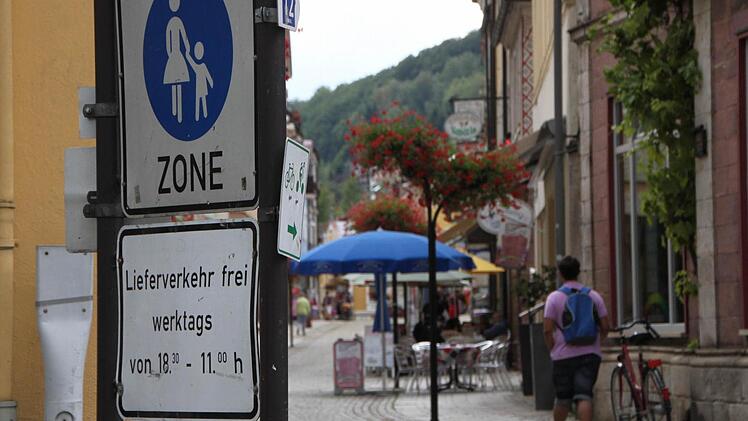 Im August 2015 diskutierte der Stadtrat Bad Brückenau darüber, die Fußgängerzone probehalber für den Verkehr zu öffnen. Foto: Ulrike Müller