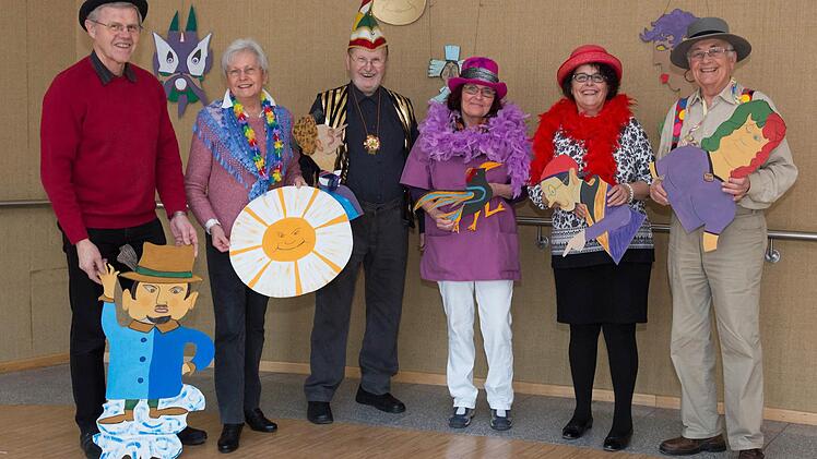 Die "Figuration zum Fasching" wurde im Seniorenzentrum St. Elisabeth eröffnet (von links): Roman Jonas, Rita Jonas, Karl Beudert, Gabi Eck, Renate Schiefer und Horst Kreutz. Foto: Björn Hein